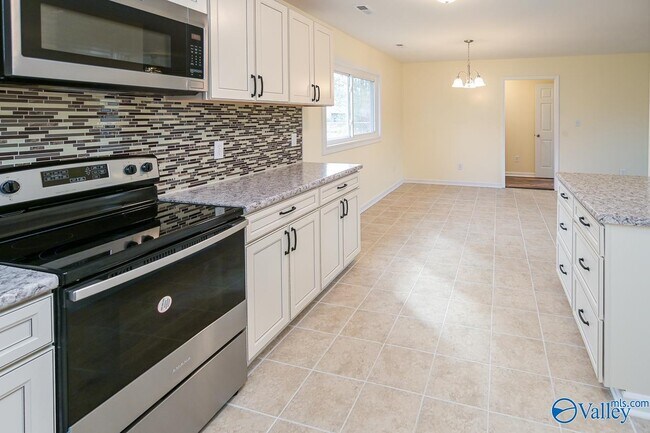 Building Photo - 2423 Medaris Rd NW