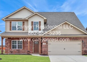 Building Photo - Welcome to this spacious 4-bedroom, 2.5-bathroom !