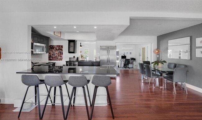 Building Photo - 640 NW 12th Ave