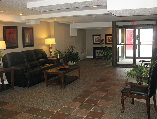 Rear lobby - 893 Farmington Ave