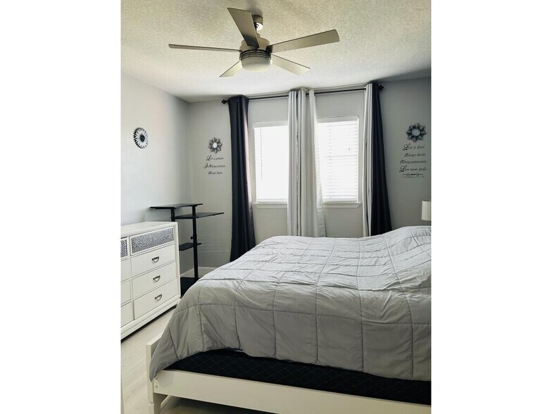 Building Photo - 2046 Alta Meadows Ln