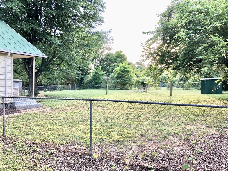 Large Backyard and Covered Porch & Shed - 2205 Mayflower Dr