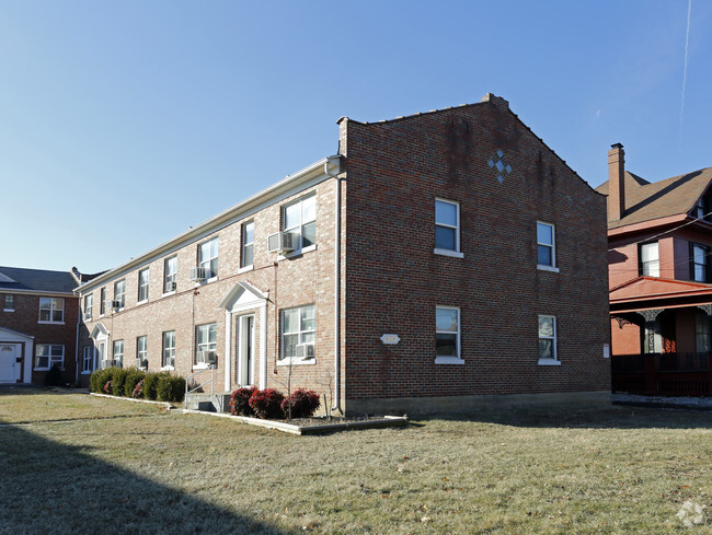 Building Photo - Colonial Courts