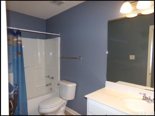 Building Photo - 2820 Falcon Ct