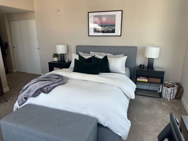 Building Photo - 1 Bedroom on the 16th Floor at Acqua Vista...
