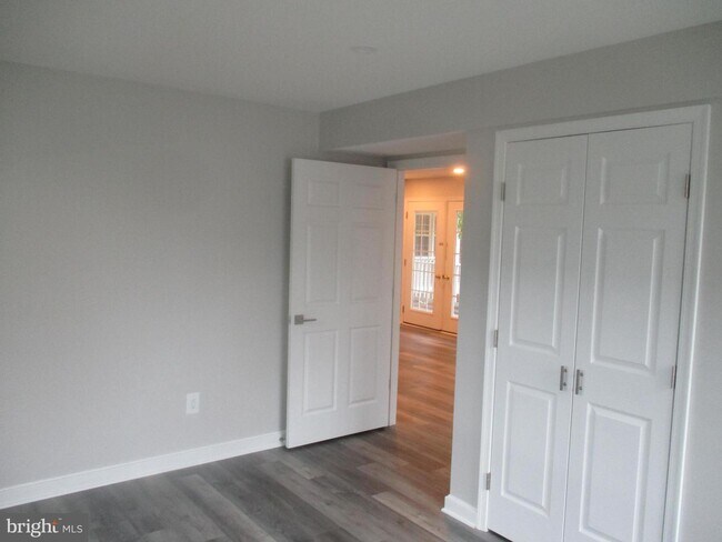 Building Photo - 114 La Grange Ave