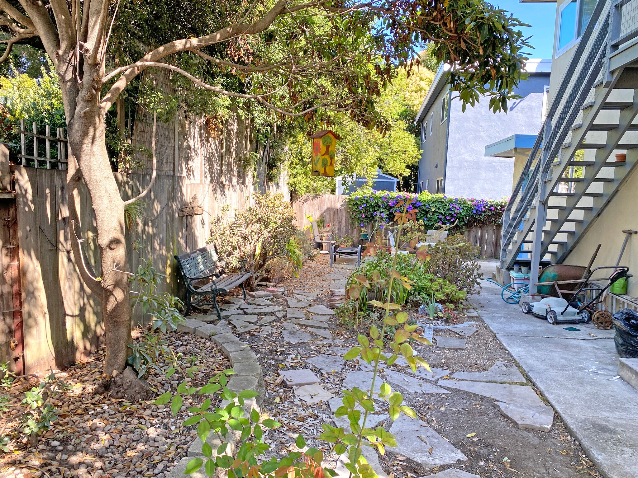 shared back yard - 1114 Stannage Ave