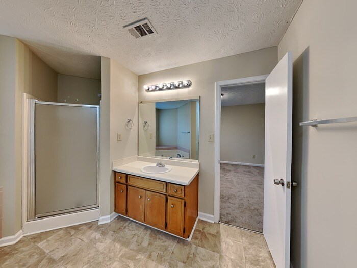 Building Photo - 411 Fieldgreen Dr