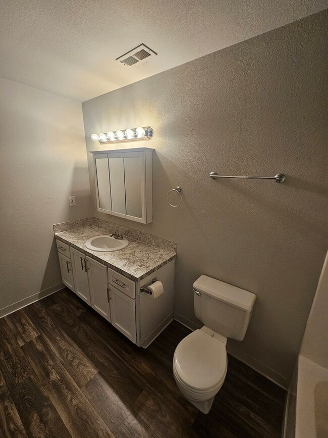 Building Photo - The Perfect Blend of Comfort and Function