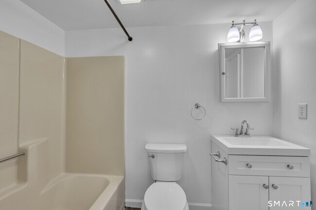 Building Photo - 15 Cardinal Dr