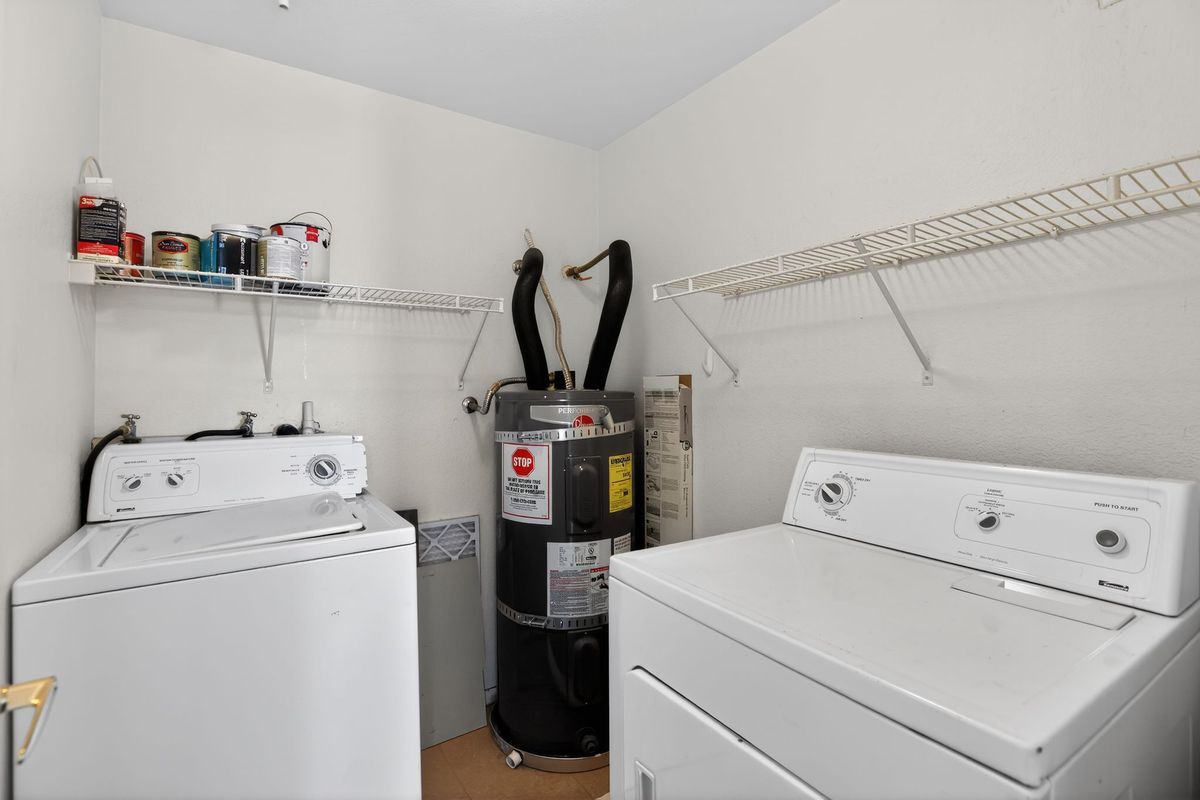 Building Photo - 2060 Rancho Lake Dr