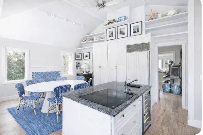 Building Photo - 14 Barns Ln