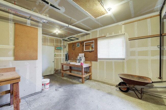 Building Photo - 4Bd/2.5Ba Renton House