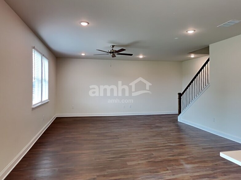 Building Photo - 129 Pecan Dr