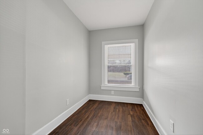 Building Photo - 926 W 32nd St