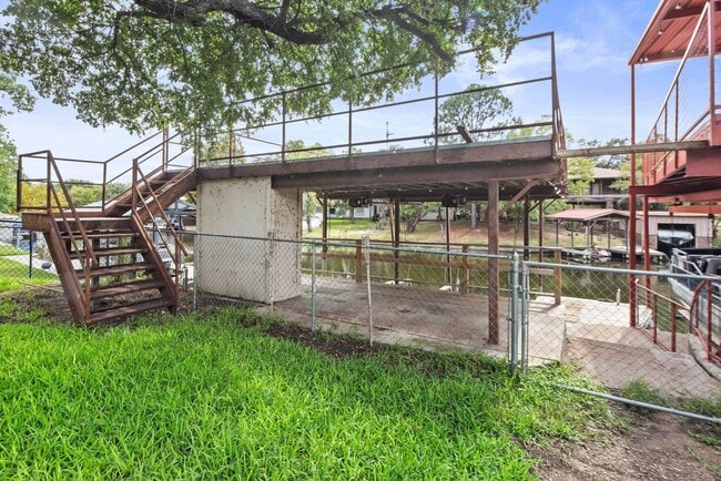 Building Photo - 902-902 Sherwood Forest Dr