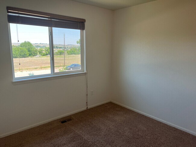 Building Photo - Beautiful 3 Bedroom single family home in Milliken