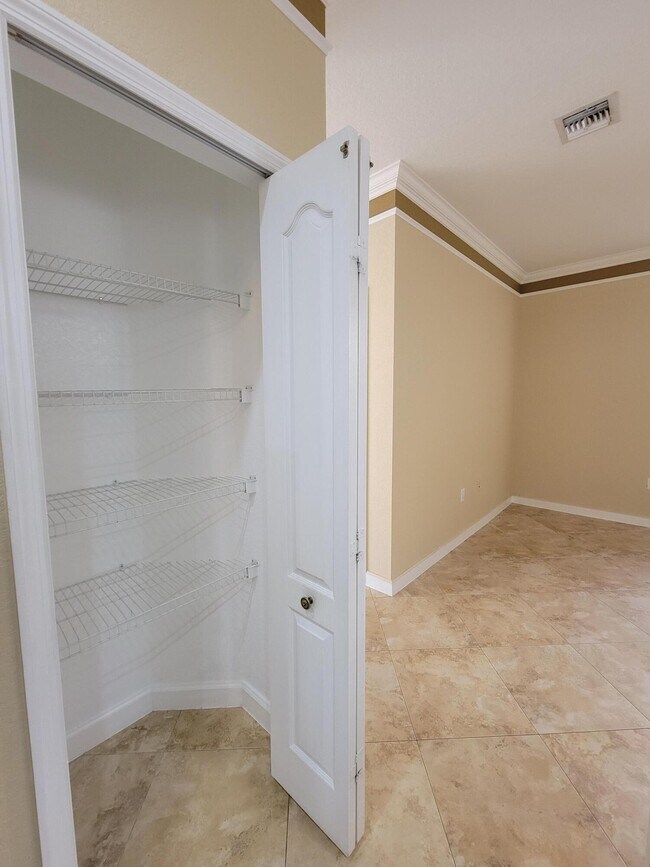 Building Photo - 1130 Shoma Dr