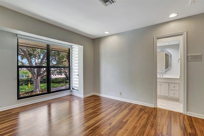 Building Photo - 6012 Glendale Dr