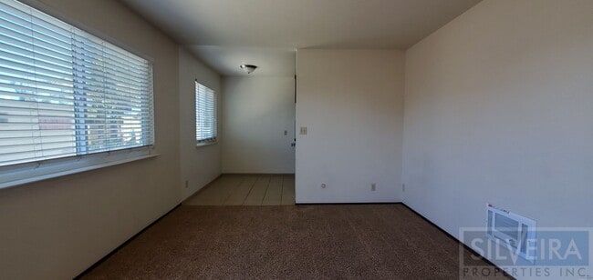 Building Photo - Comfortable upstairs apartment space