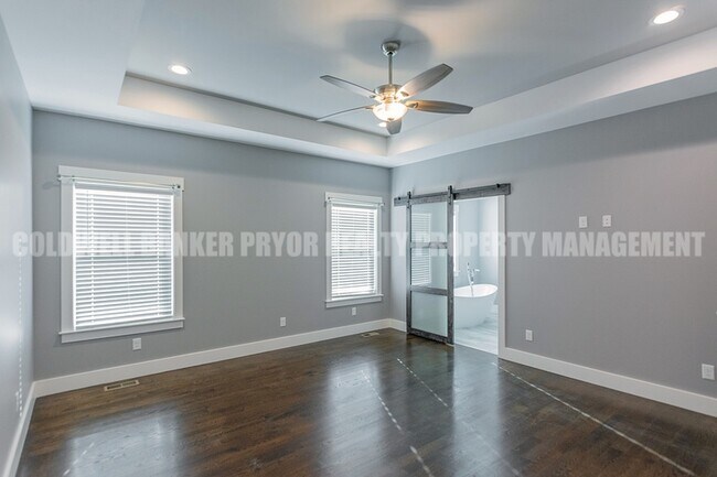 Building Photo - 9618 Shooting Star Cir