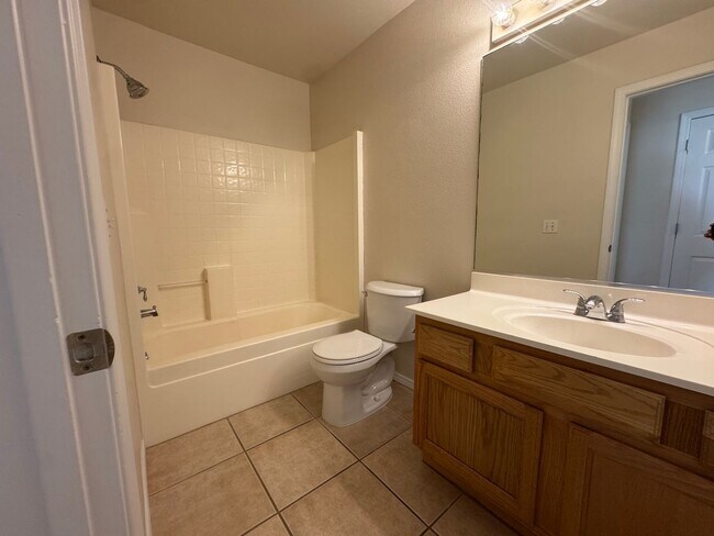 Building Photo - Charming 3-Bed 2-Bath Home on Spacious Lot...