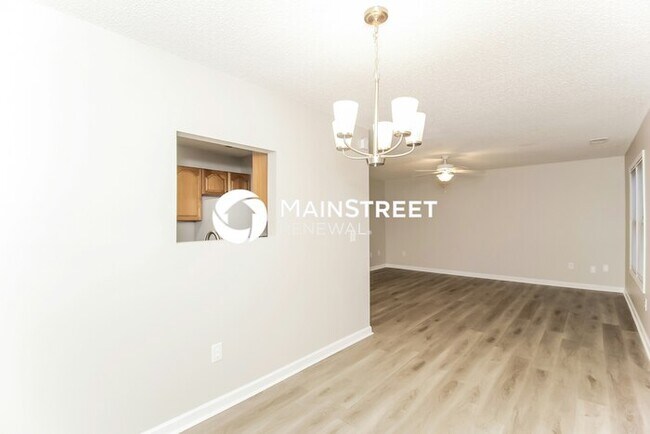 Building Photo - 4 Bedroom Pet-Friendly Home in FAIRBURN, G...
