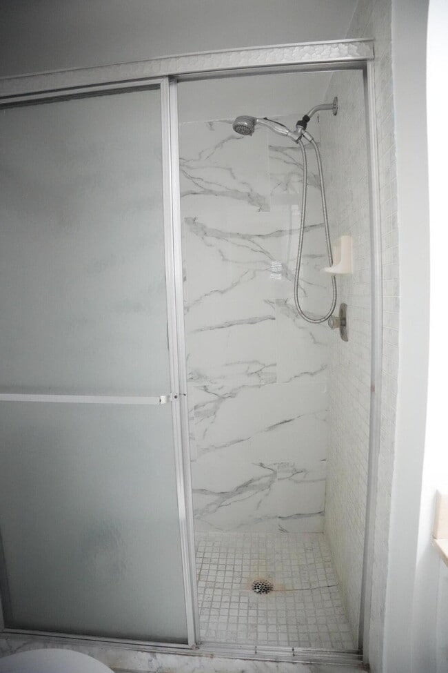 Building Photo - 4640 Lucerne Lakes Blvd W