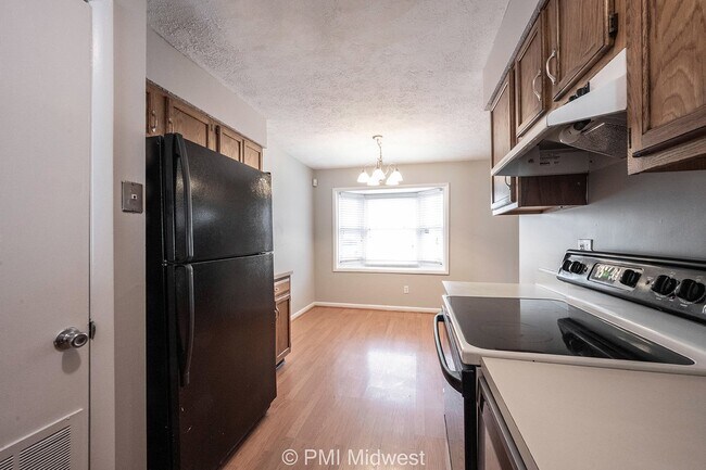 Building Photo - "Charming 2-Bed Haven with 1.5 Baths in Indianapolis – Cozy Living Awaits!"
