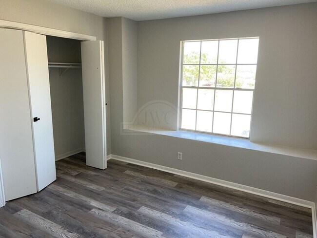 Building Photo - 2802 Delta Cir