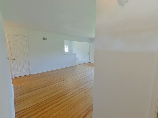 Building Photo - 2520 N Perry Ave