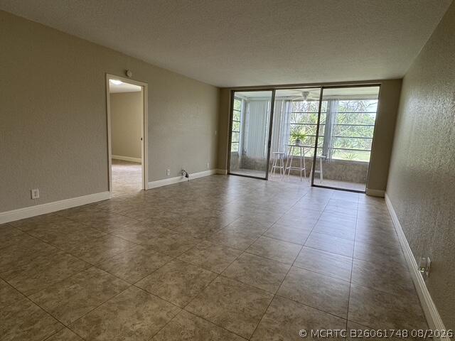 Building Photo - 8411 Lagos De Campo Blvd