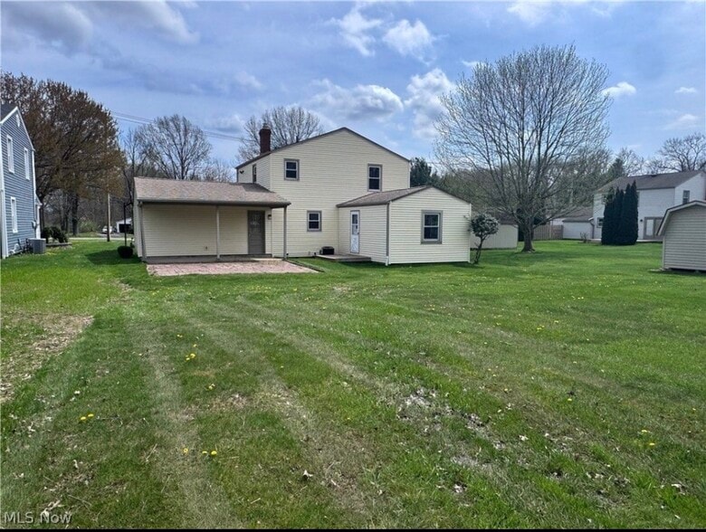 Covered back porch with a huge backyard - 6666 Clingan Rd