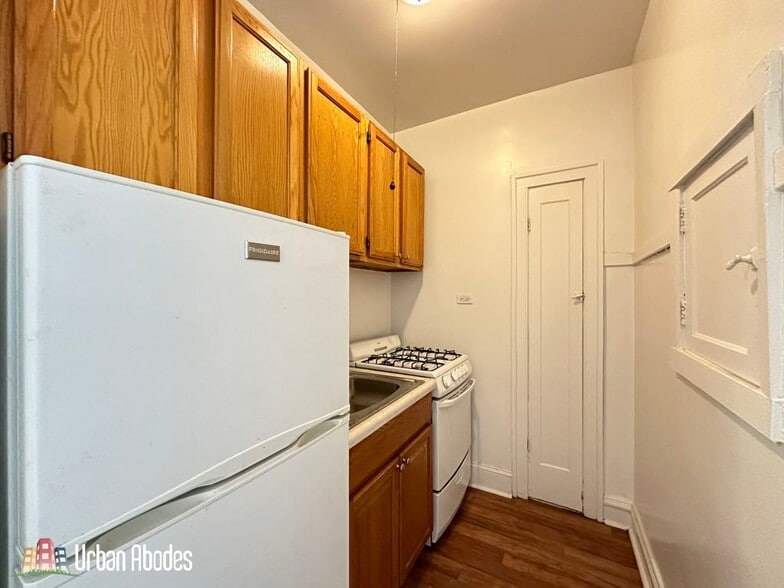 Building Photo - 2530 N Sawyer Ave