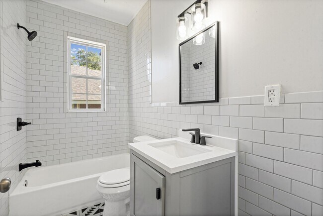 Building Photo - 864 N Belvedere Blvd