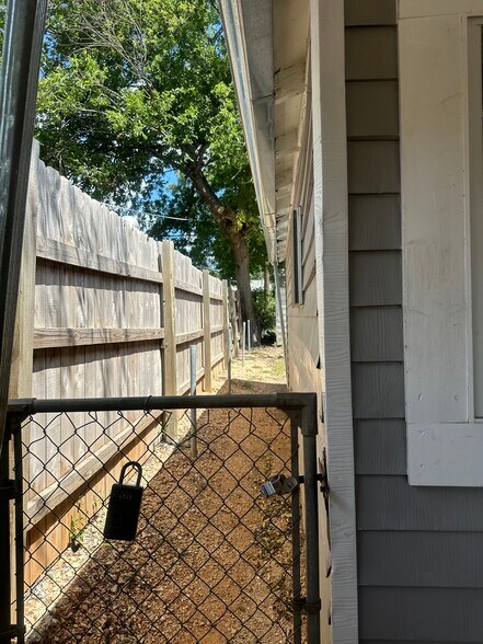 Building Photo - 311 Glamis Ave