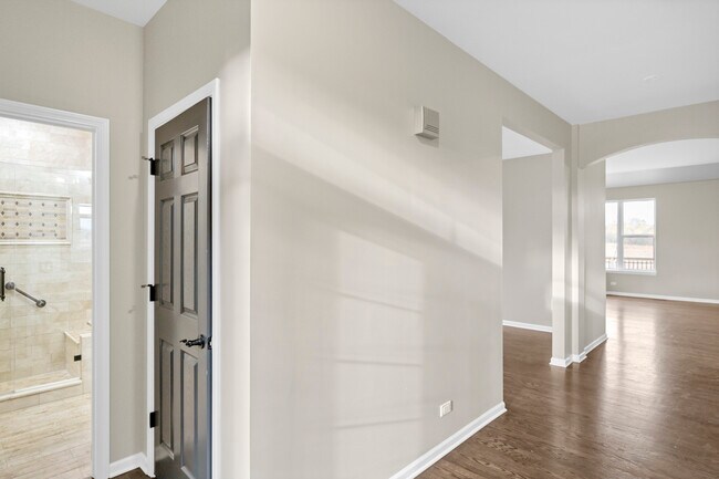 Building Photo - 2660 Harnish Dr