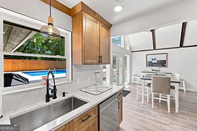 Building Photo - 4225 Twin Rivers Dr