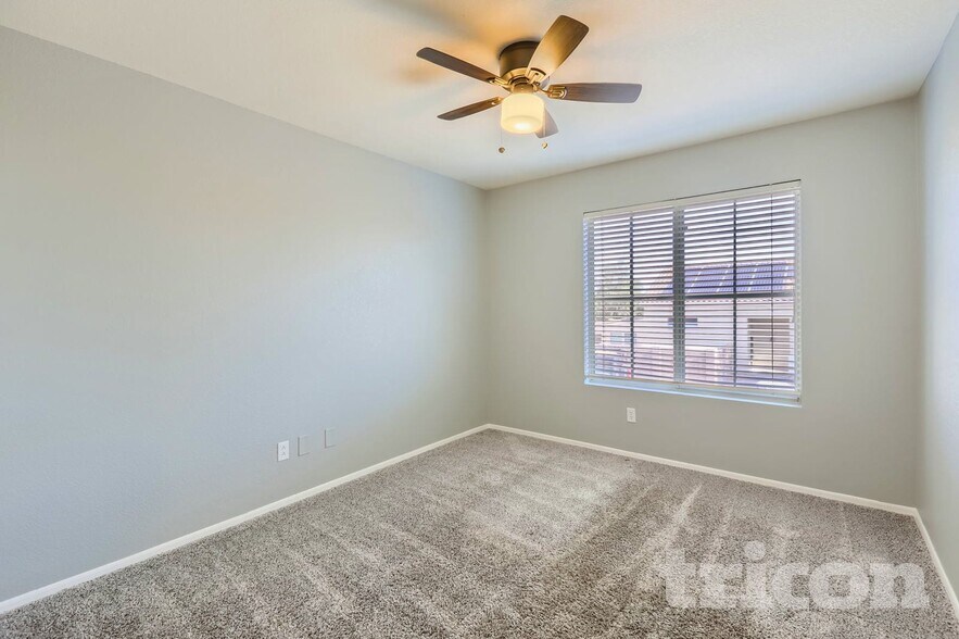 Building Photo - 14725 W Lamoille Dr