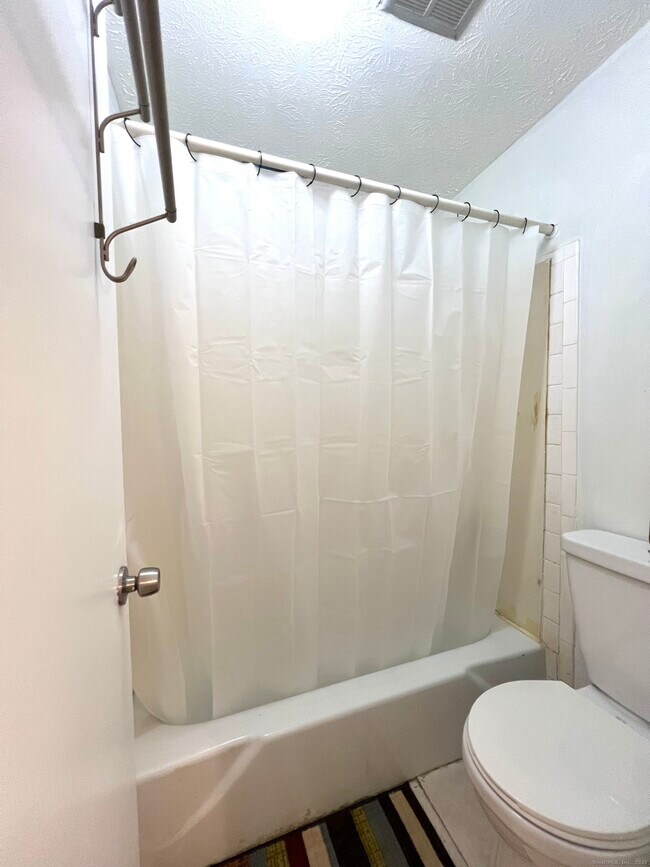 Building Photo - 131 Woodland Dr