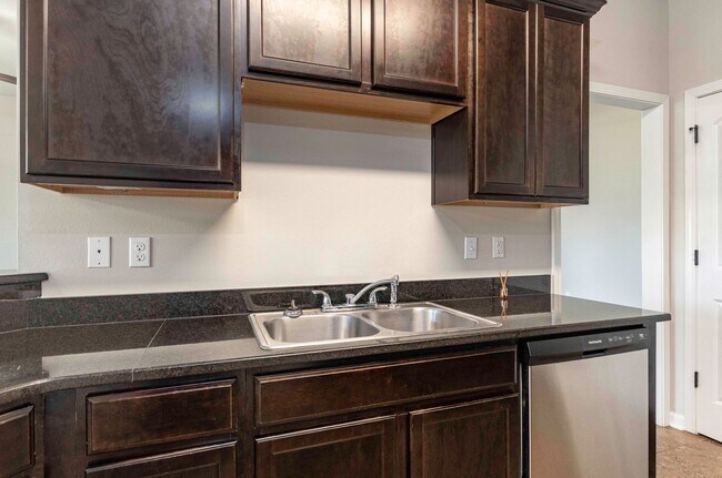 Building Photo - 132 Timber Edge Dr