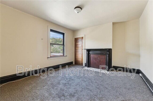 Building Photo - 1250 Blackadore Ave