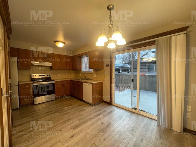 Building Photo - 1628 Azalea Dr