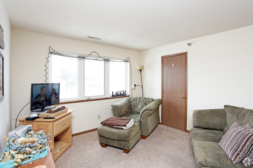 Living Room - Total Property Management 134 Campus