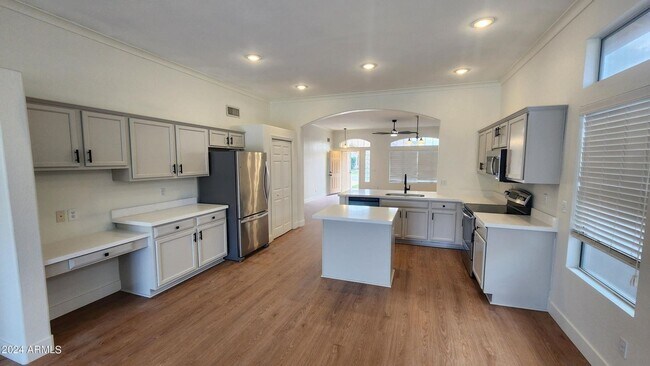 Building Photo - 2050 W Boulder Ct