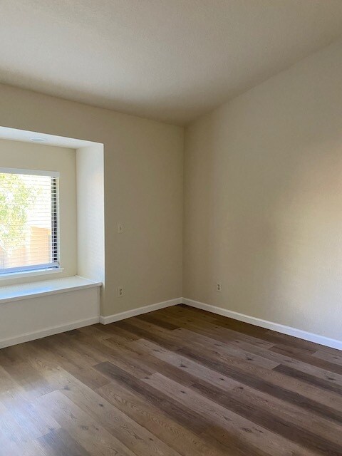 Building Photo - 1507 Woodlake Dr