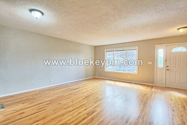 Building Photo - 1130 NE 178th Ave