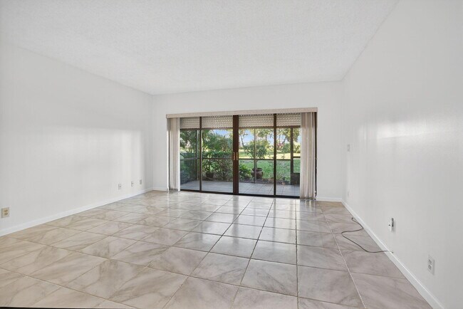 Building Photo - 300 N Hwy A1A