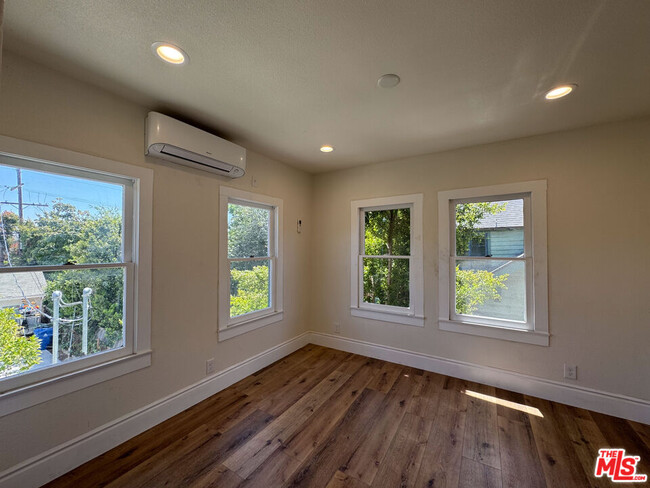 Building Photo - 1828 S Gramercy Pl