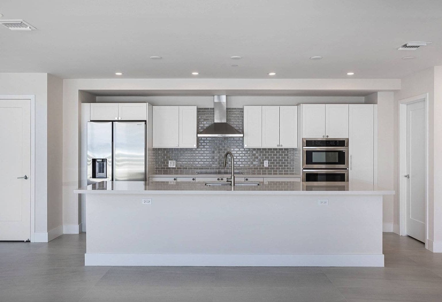 Building Photo - 555 NE 34th St